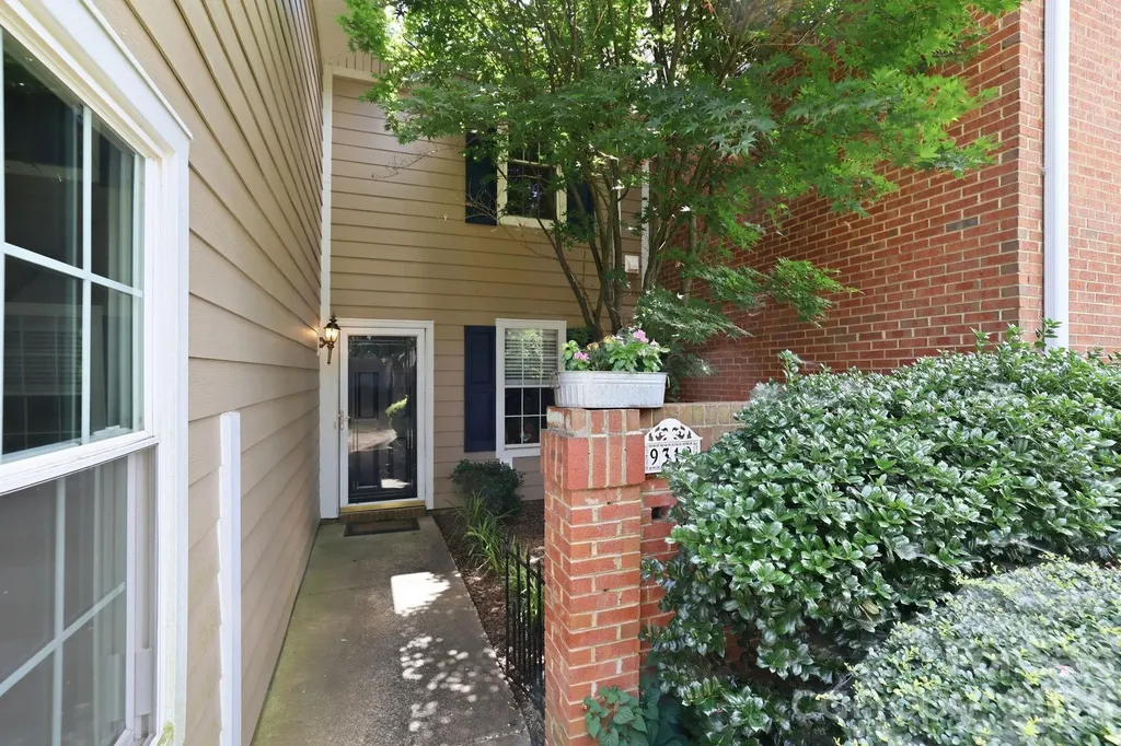 9319 S Vicksburg Park Court Charlotte NC 28210