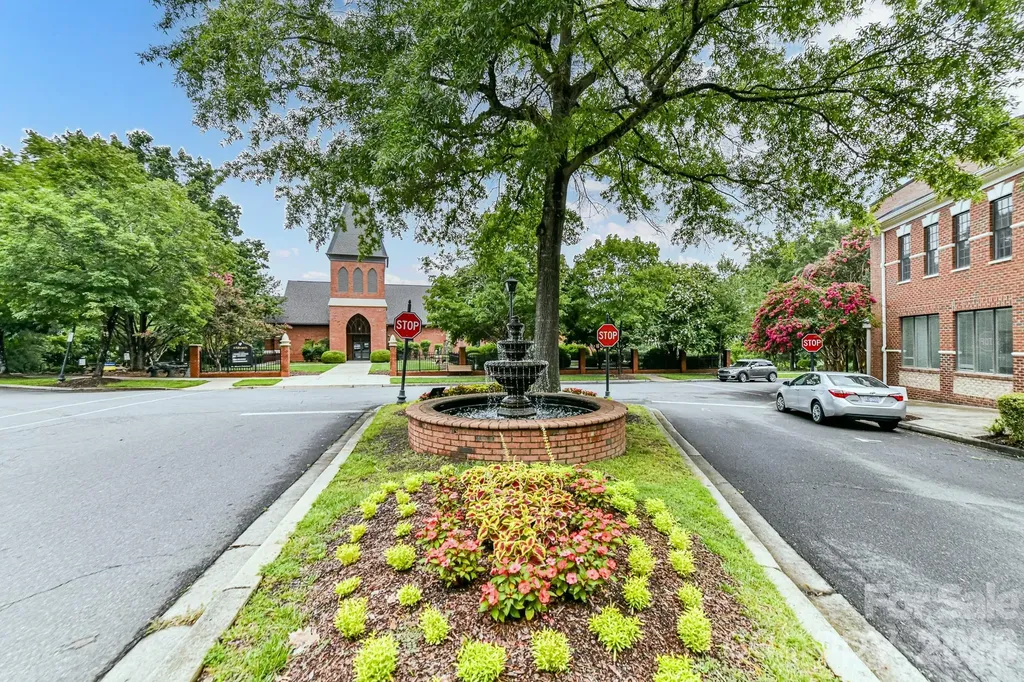 242 S Faulkner Way Davidson NC 28036