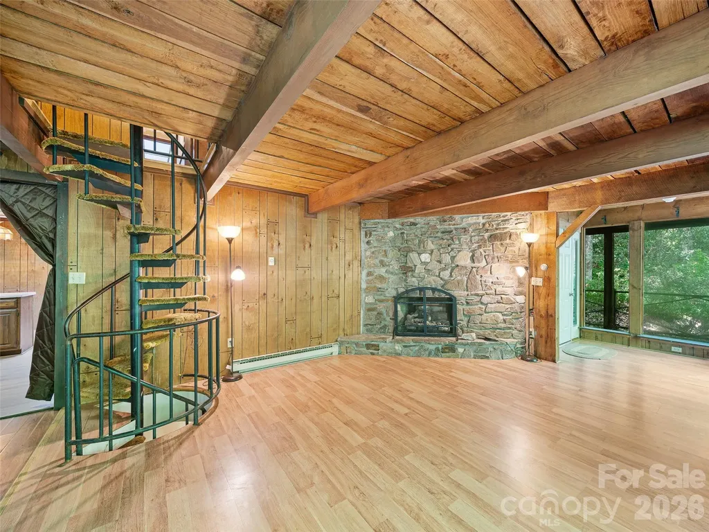 552 N Fork Road Burnsville NC 28714