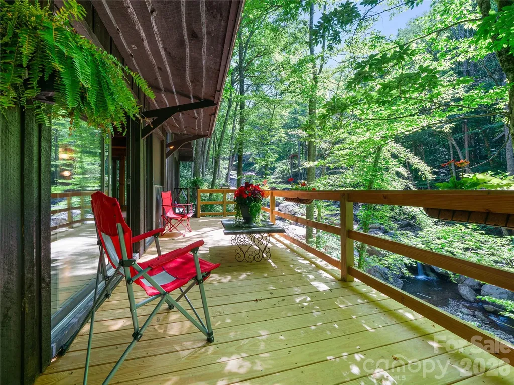 552 N Fork Road Burnsville NC 28714