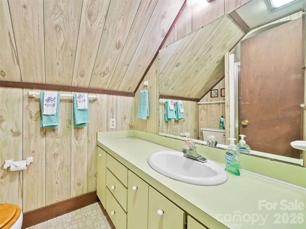 552 N Fork Road Burnsville NC 28714