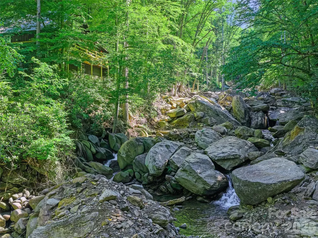 552 N Fork Road Burnsville NC 28714