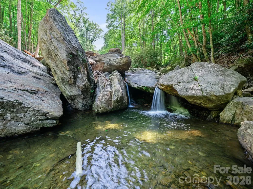 552 N Fork Road Burnsville NC 28714
