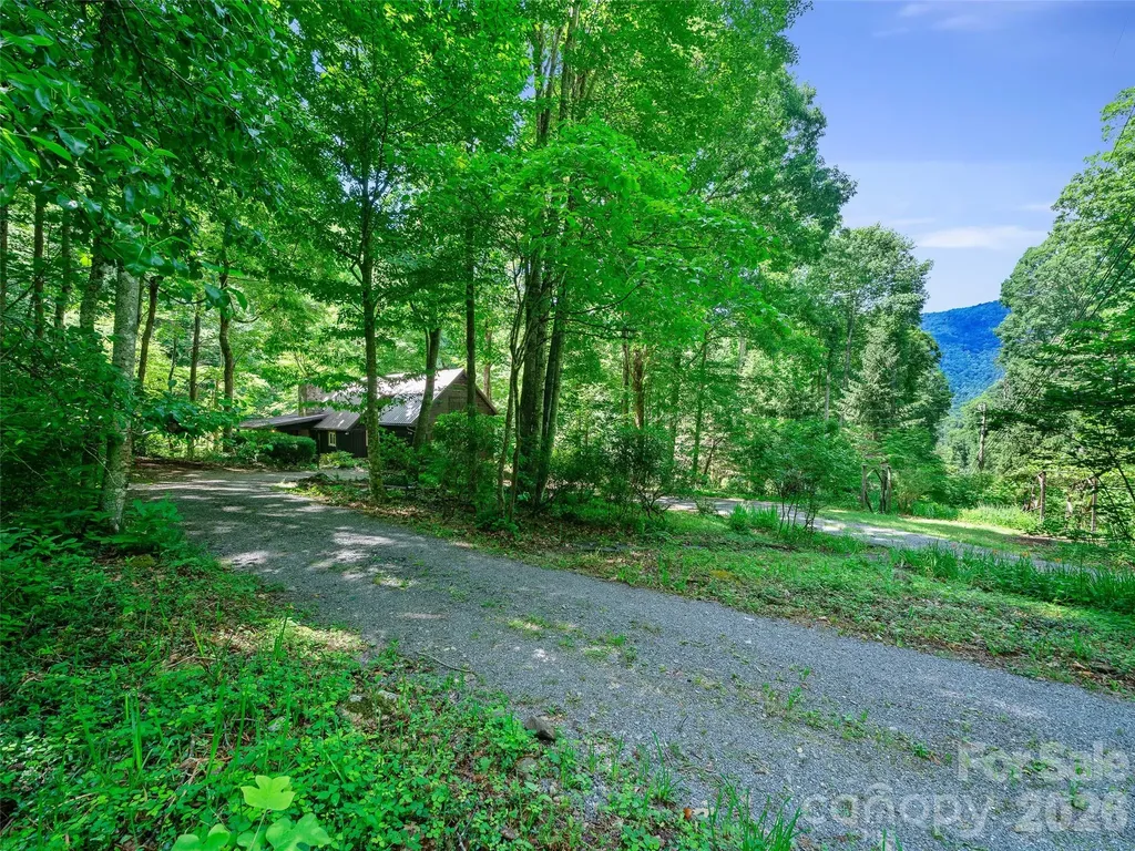 552 N Fork Road Burnsville NC 28714