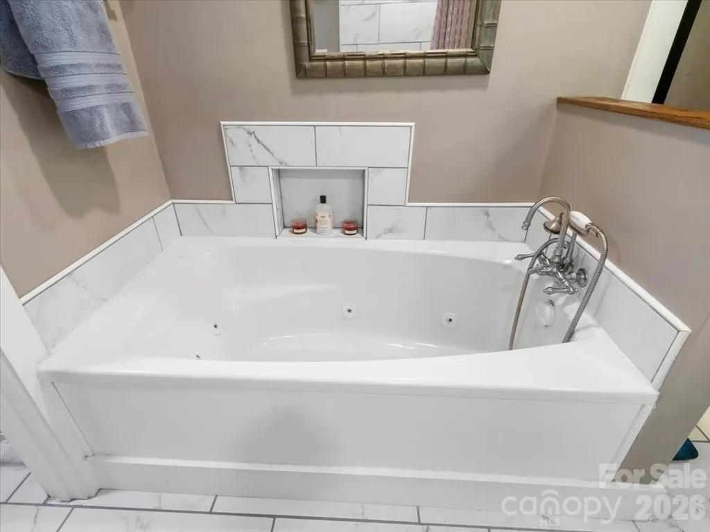 2 Ray Road Weaverville NC 28787