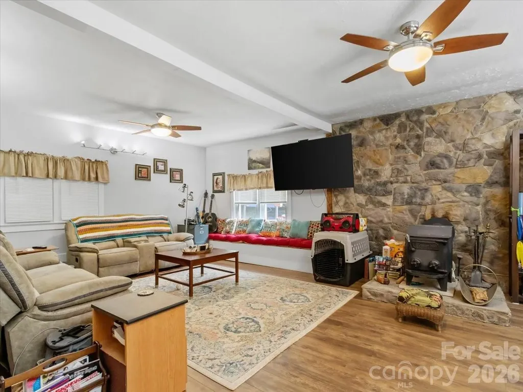 2 Ray Road Weaverville NC 28787