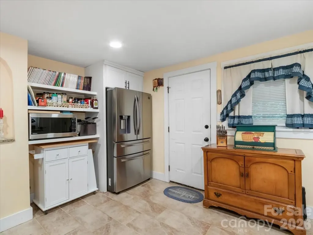 2 Ray Road Weaverville NC 28787