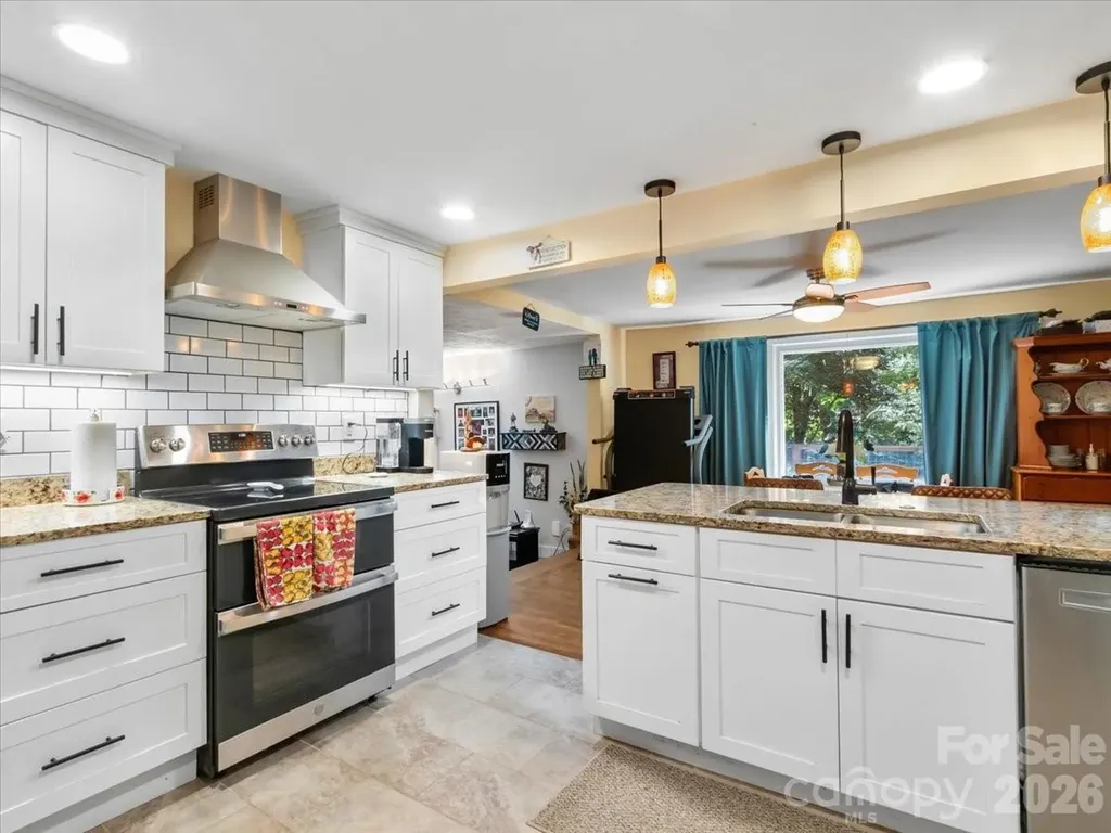2 Ray Road Weaverville NC 28787