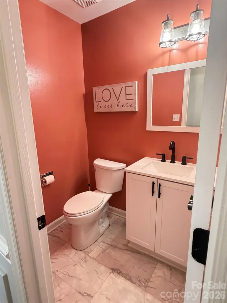 4015 Thistledown Court Charlotte NC 28269