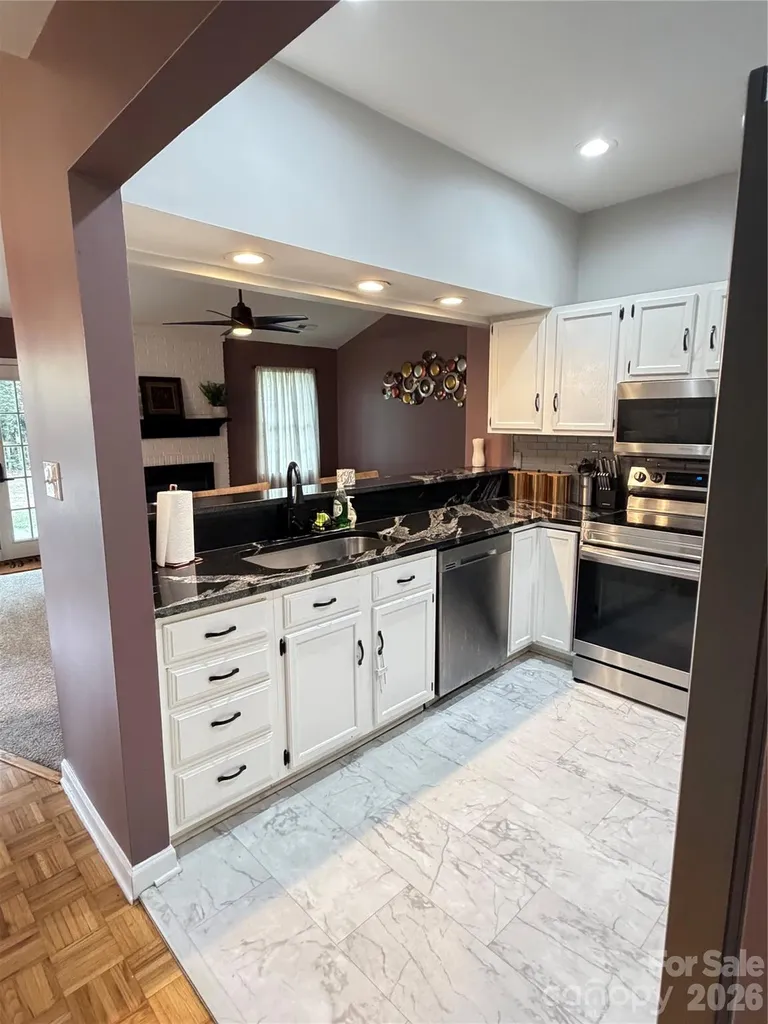 4015 Thistledown Court Charlotte NC 28269