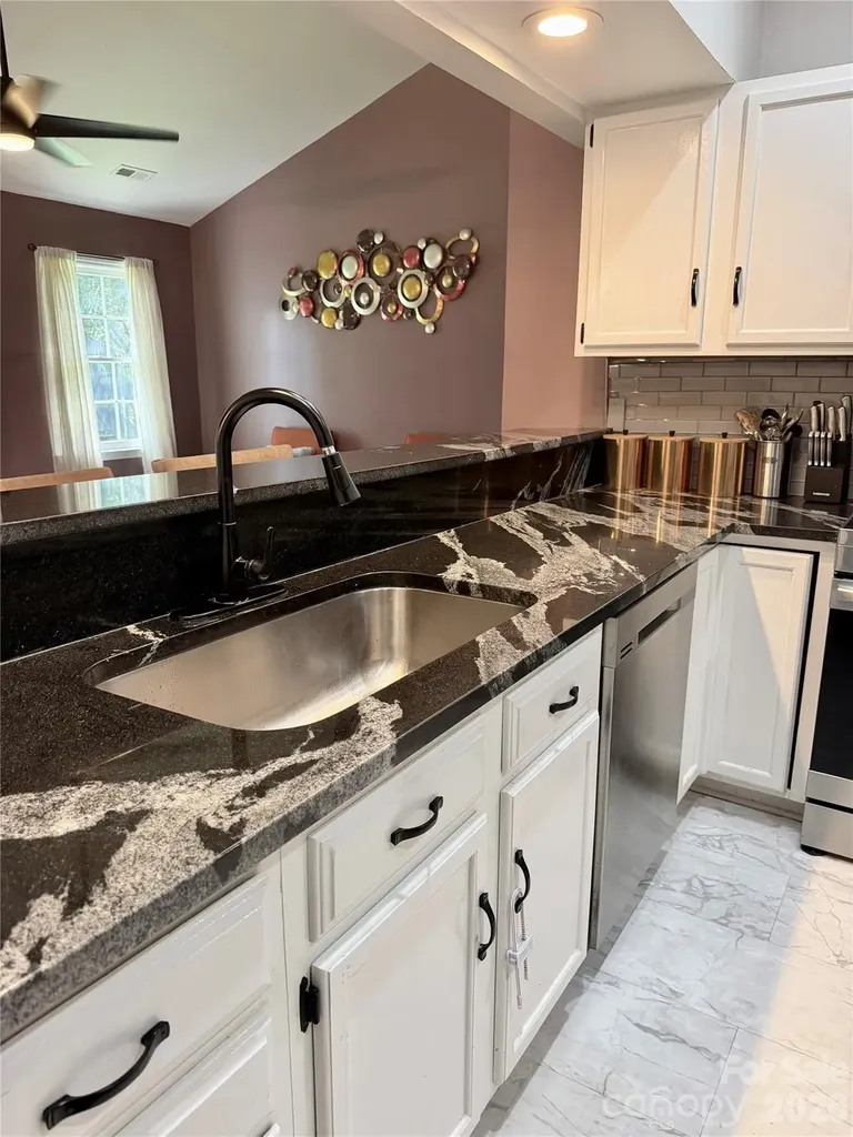 4015 Thistledown Court Charlotte NC 28269