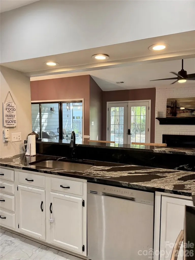 4015 Thistledown Court Charlotte NC 28269