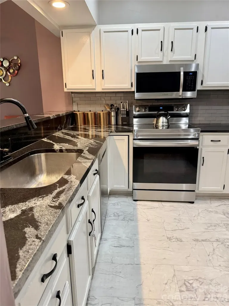 4015 Thistledown Court Charlotte NC 28269