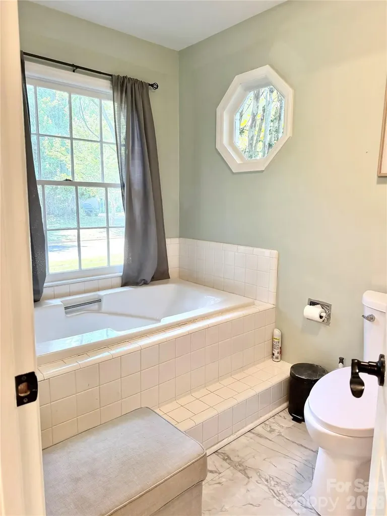 4015 Thistledown Court Charlotte NC 28269