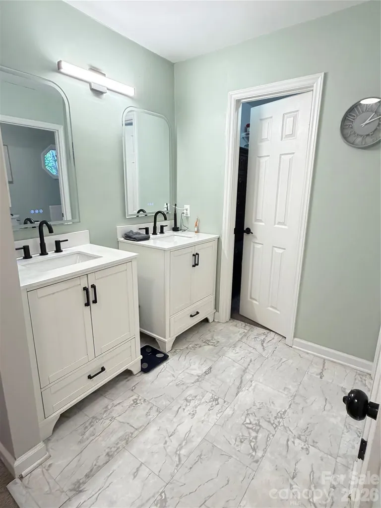 4015 Thistledown Court Charlotte NC 28269