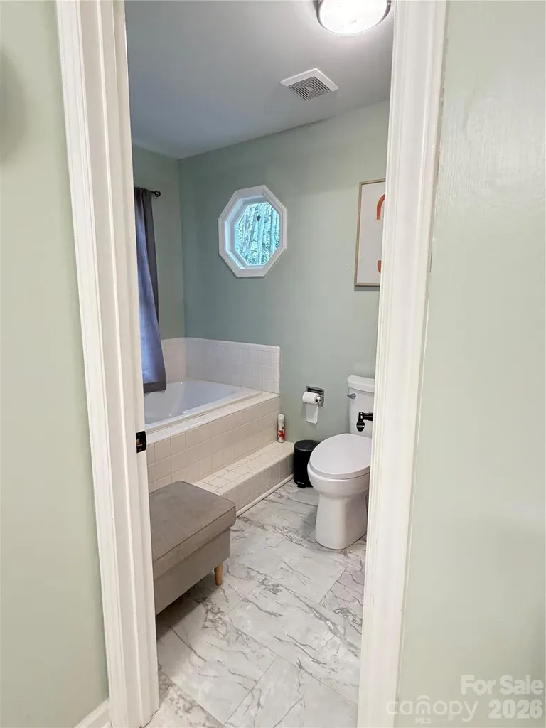 4015 Thistledown Court Charlotte NC 28269