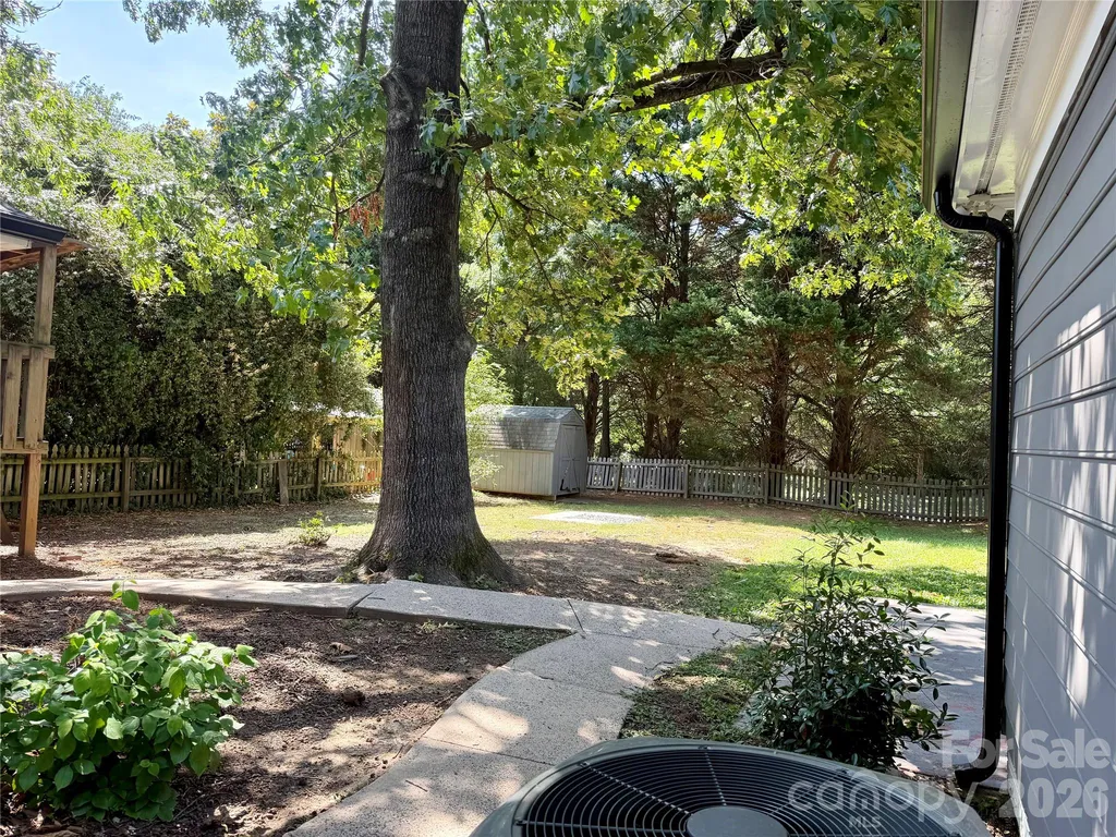 4015 Thistledown Court Charlotte NC 28269