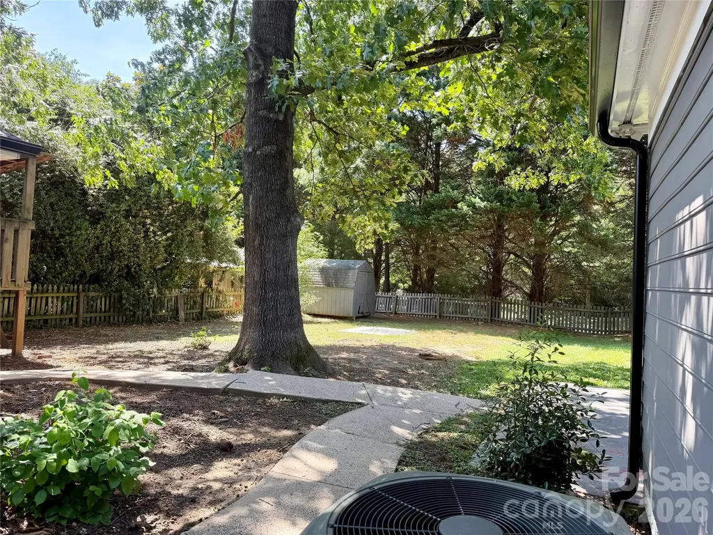4015 Thistledown Court Charlotte NC 28269