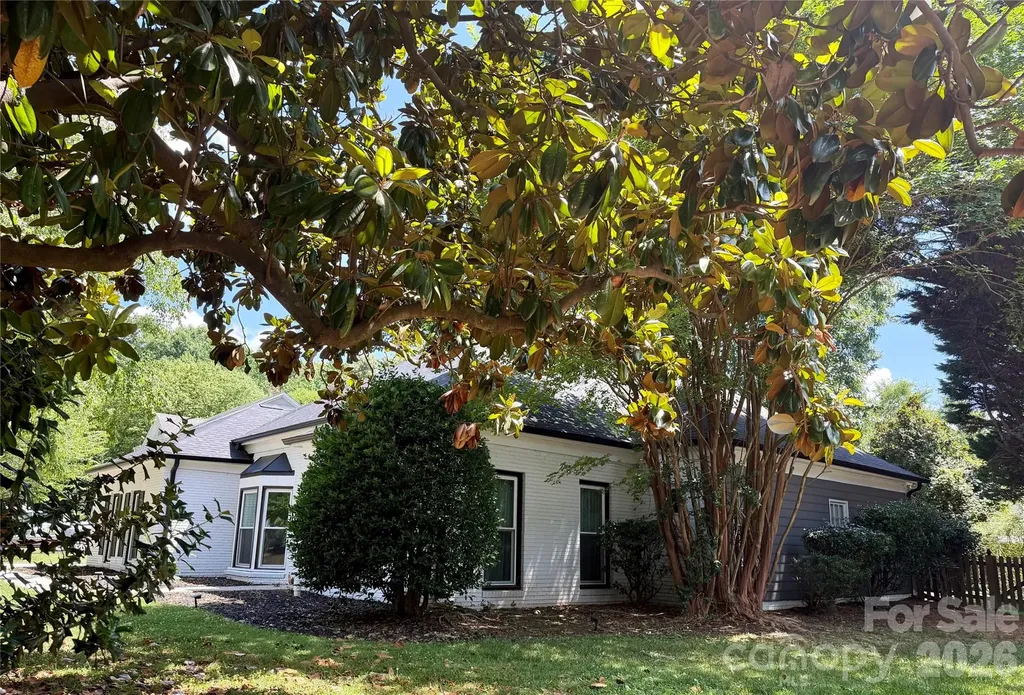 4015 Thistledown Court Charlotte NC 28269