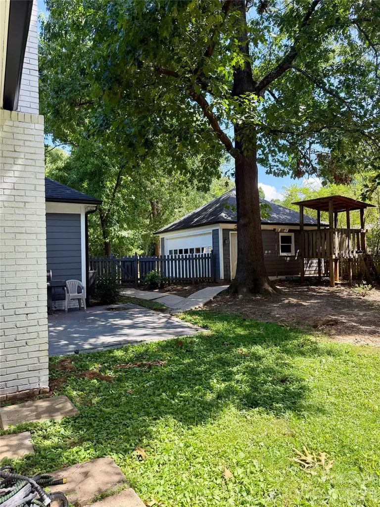 4015 Thistledown Court Charlotte NC 28269