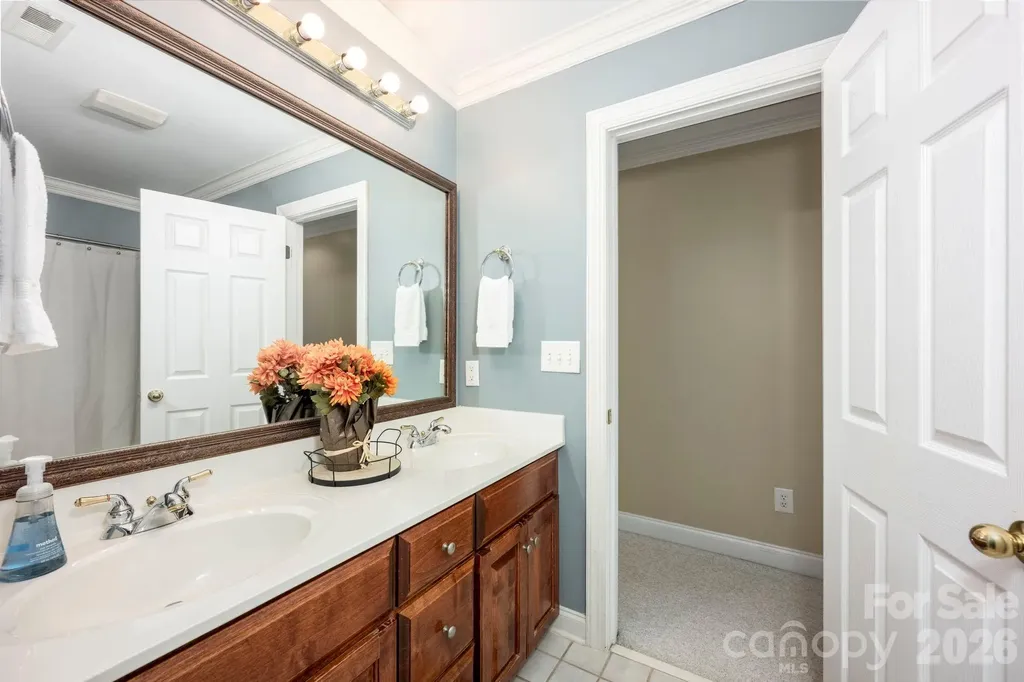 5523 Weavers Row Gastonia NC 28056