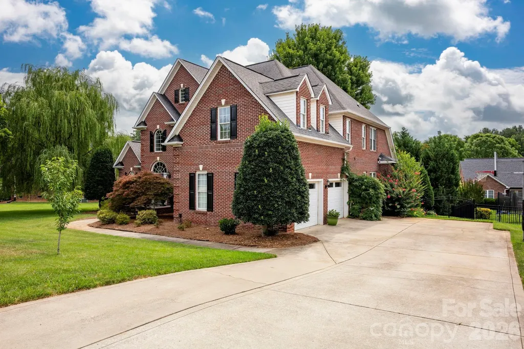 5523 Weavers Row Gastonia NC 28056