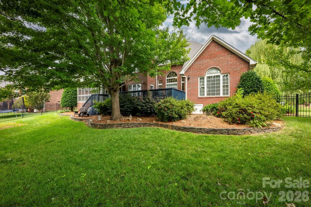 5523 Weavers Row Gastonia NC 28056