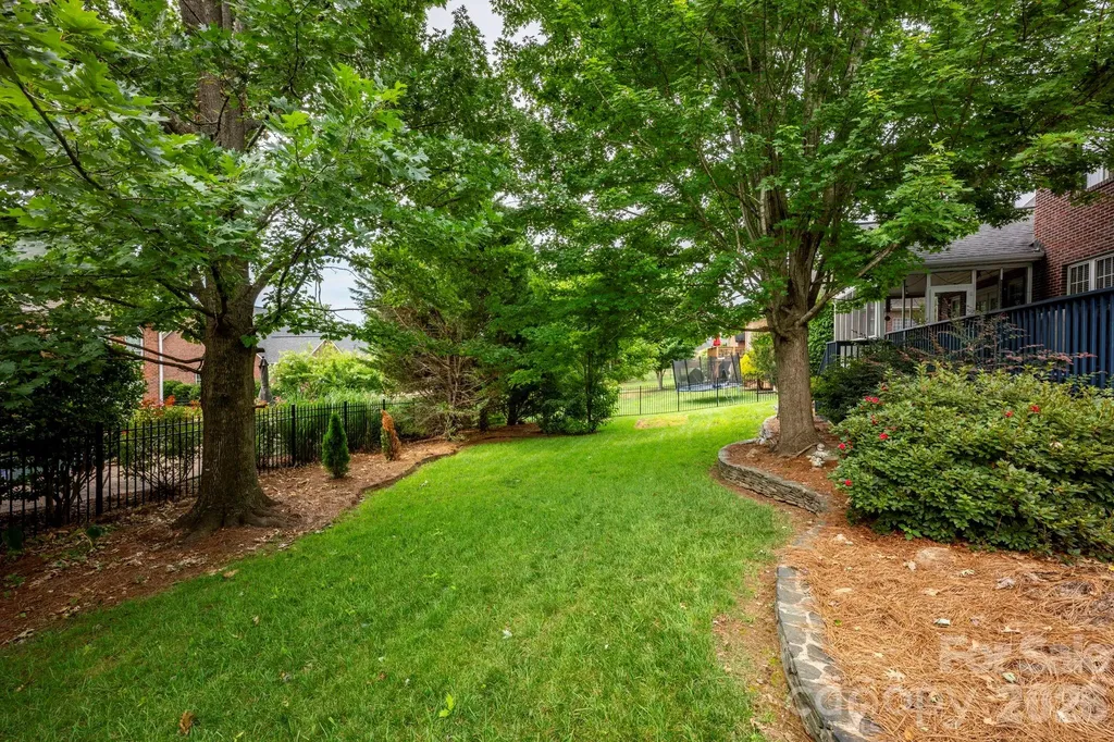 5523 Weavers Row Gastonia NC 28056