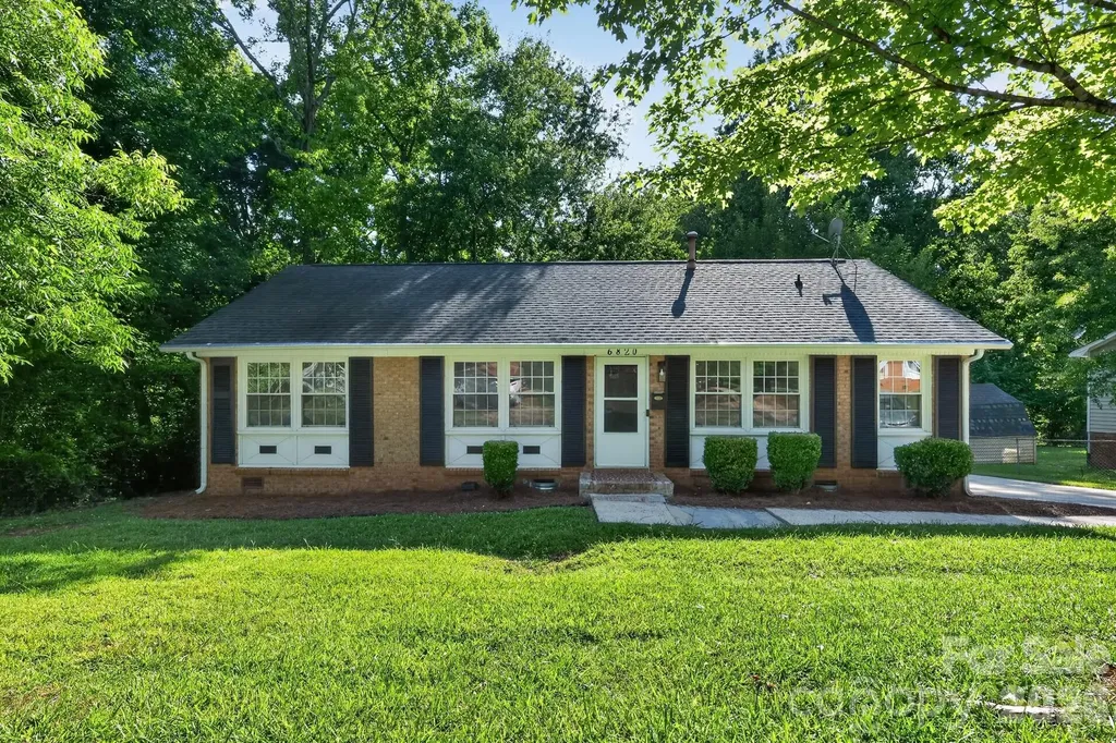 6820 Barrington Drive Charlotte NC 28215