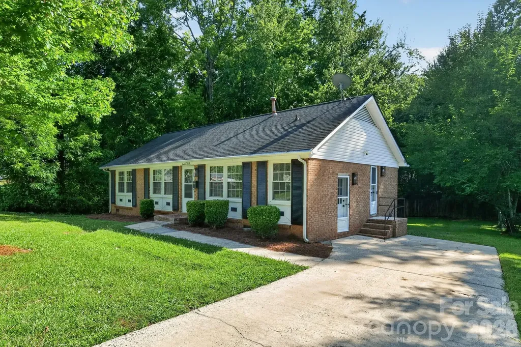 6820 Barrington Drive Charlotte NC 28215