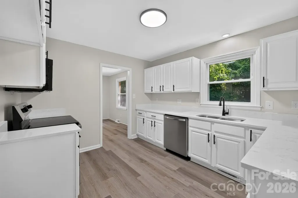 6820 Barrington Drive Charlotte NC 28215