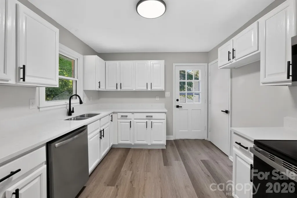6820 Barrington Drive Charlotte NC 28215