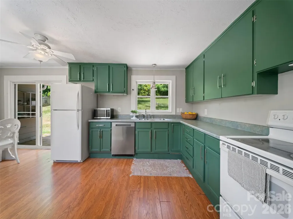 25 Nesbitt Street Waynesville NC 28786