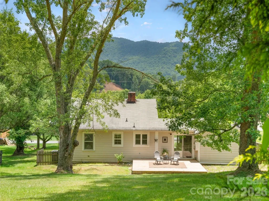 25 Nesbitt Street Waynesville NC 28786