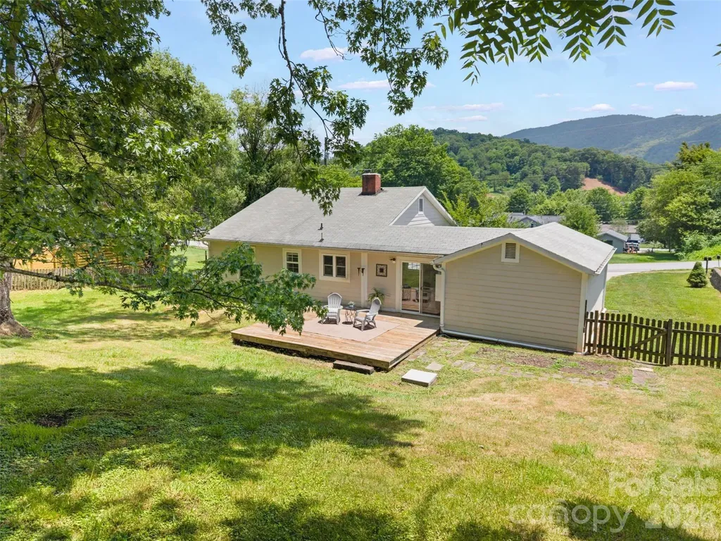 25 Nesbitt Street Waynesville NC 28786