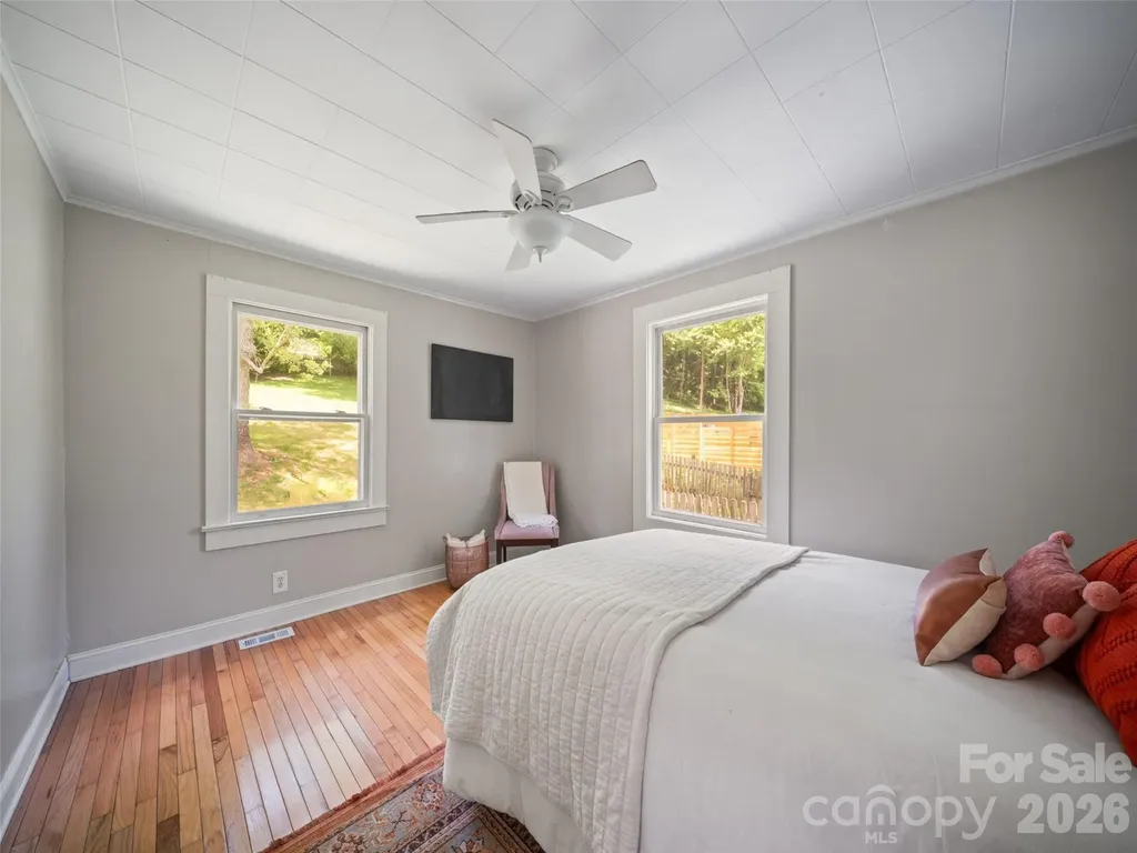 25 Nesbitt Street Waynesville NC 28786
