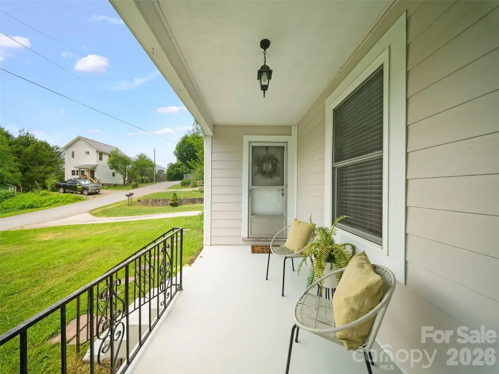 25 Nesbitt Street Waynesville NC 28786