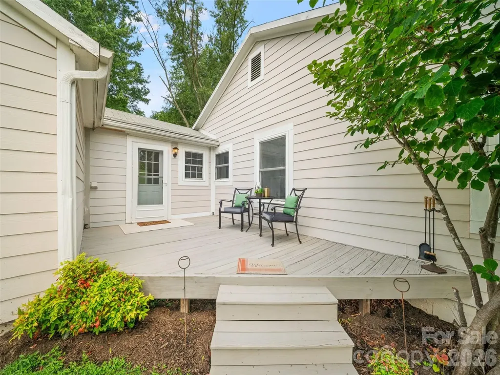 25 Nesbitt Street Waynesville NC 28786