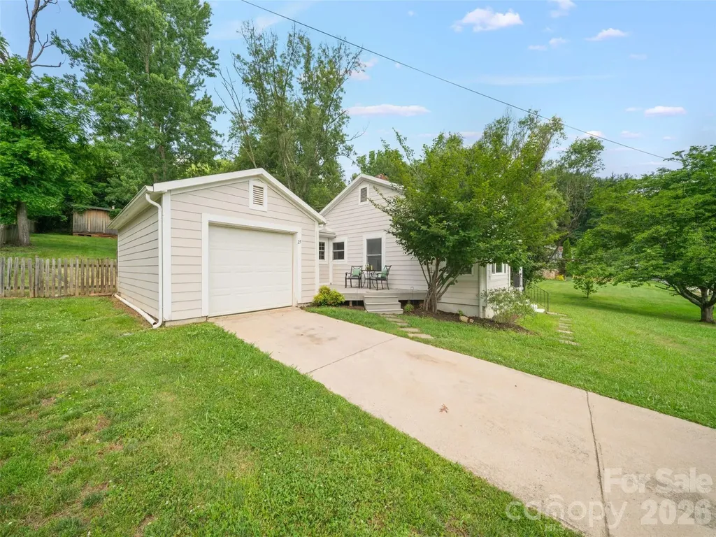 25 Nesbitt Street Waynesville NC 28786