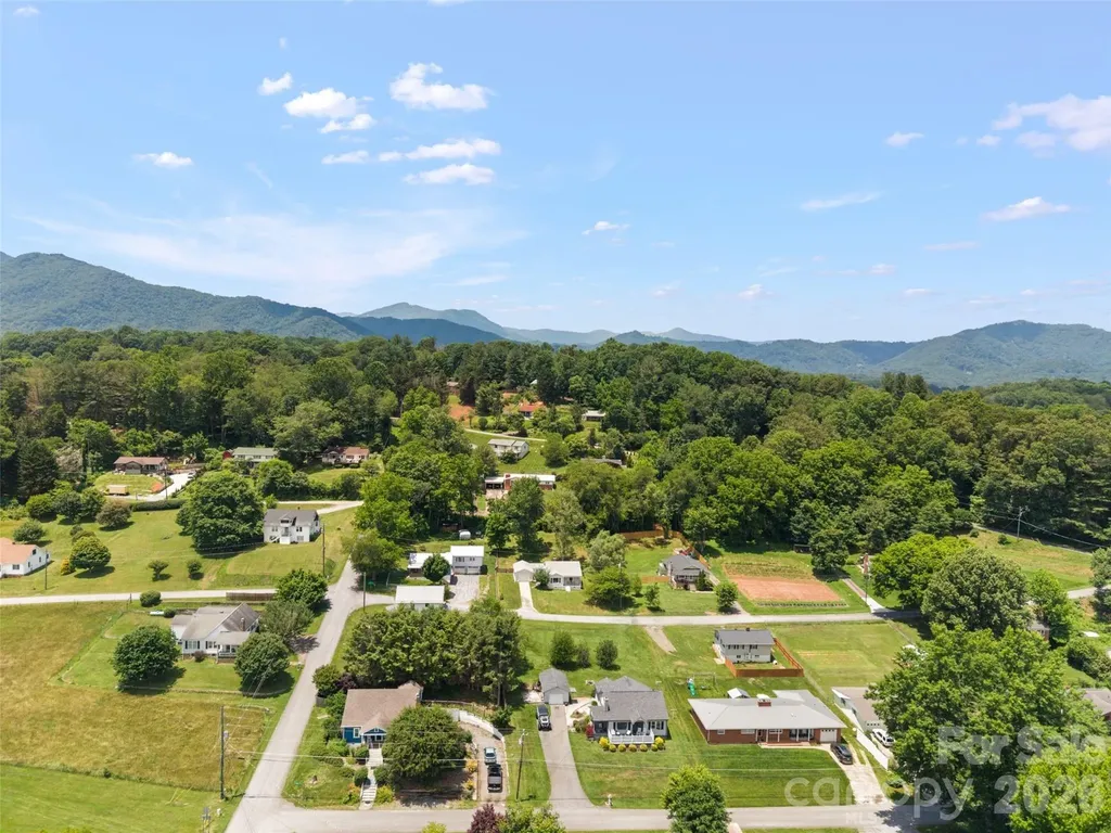 25 Nesbitt Street Waynesville NC 28786
