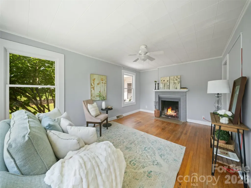 25 Nesbitt Street Waynesville NC 28786