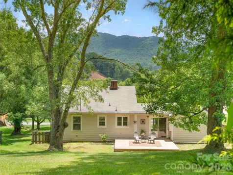 25 Nesbitt Street Waynesville NC 28786