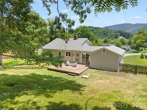 25 Nesbitt Street Waynesville NC 28786