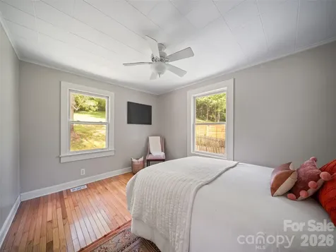 25 Nesbitt Street Waynesville NC 28786