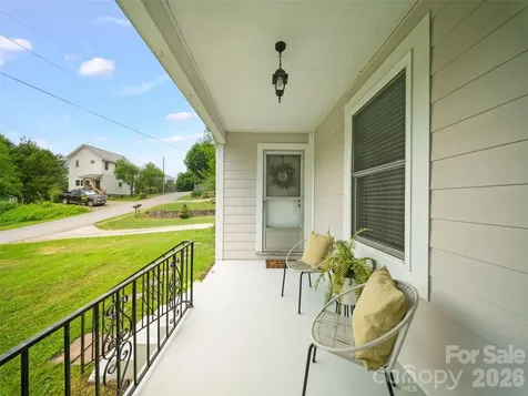25 Nesbitt Street Waynesville NC 28786