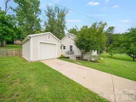 25 Nesbitt Street Waynesville NC 28786