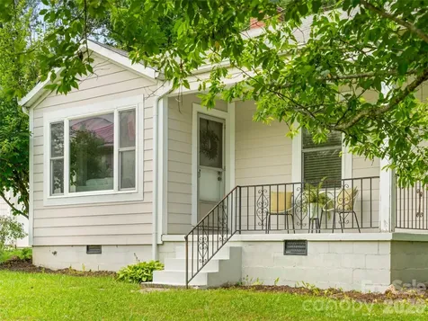 25 Nesbitt Street Waynesville NC 28786