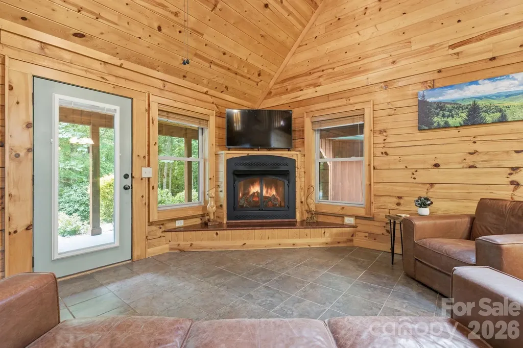 1026 High Top Mountain Road Whittier NC 28789