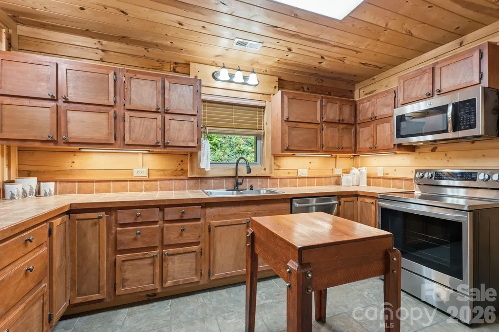 1026 High Top Mountain Road Whittier NC 28789
