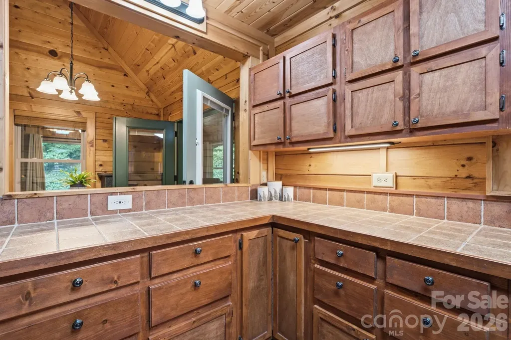 1026 High Top Mountain Road Whittier NC 28789